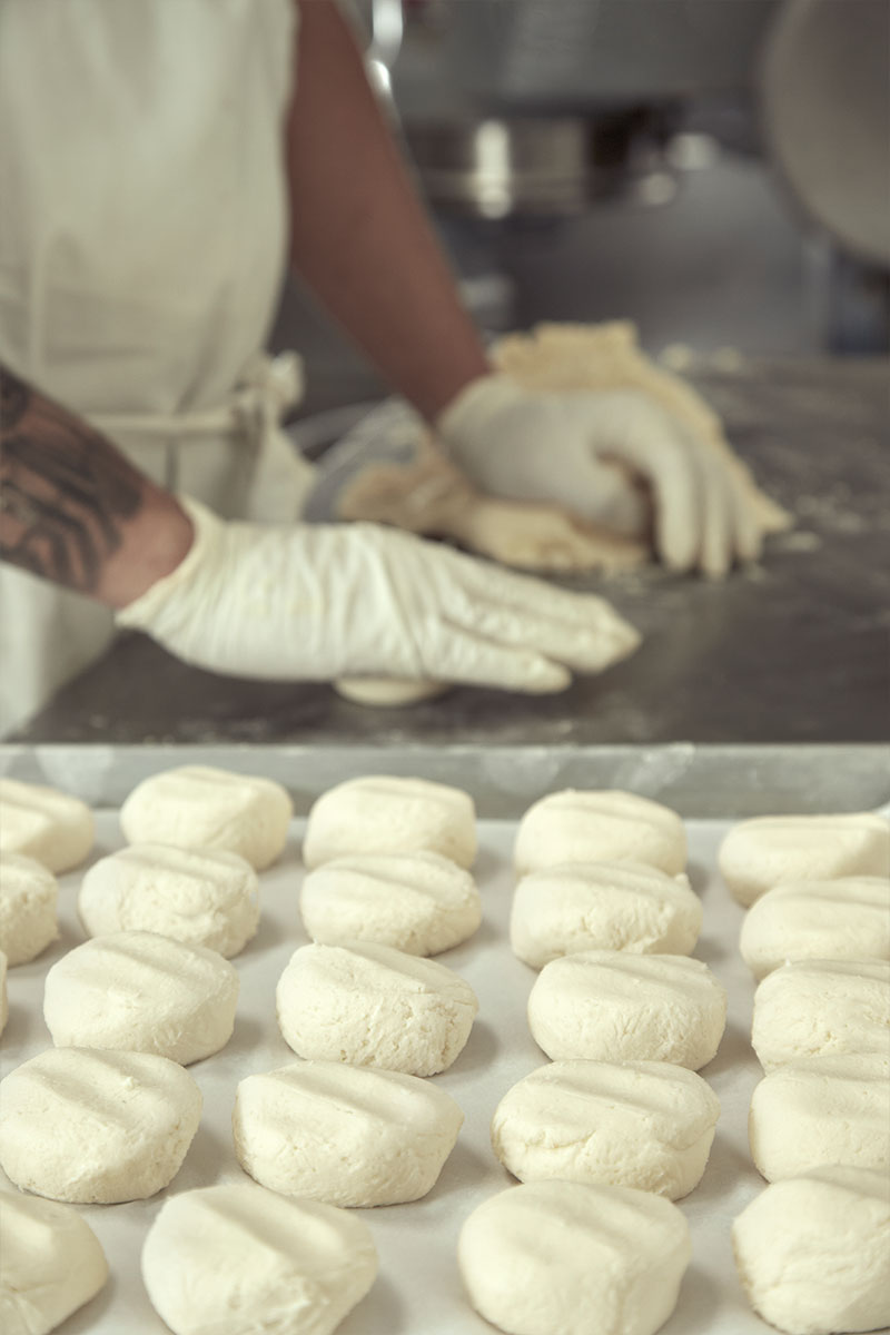 La-Candelaria-Products-worker-bakery-pandebono